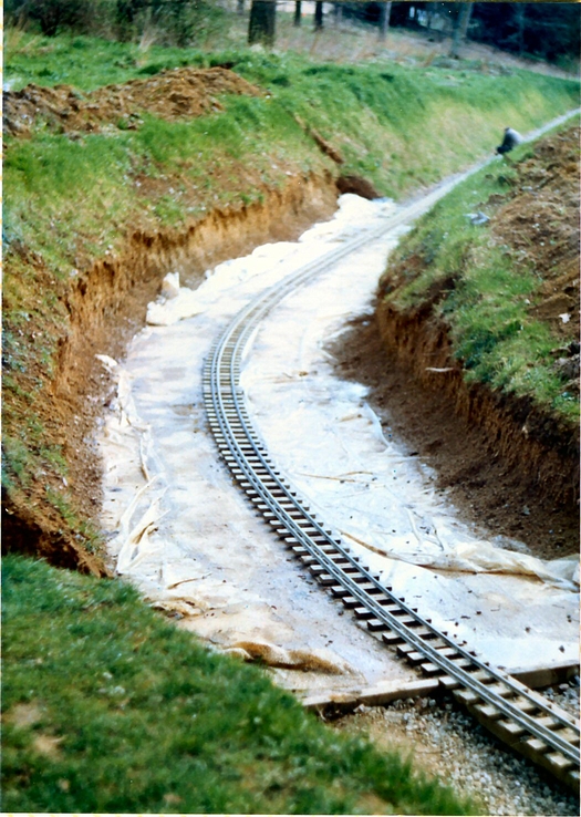 Concrete raft for tunnel